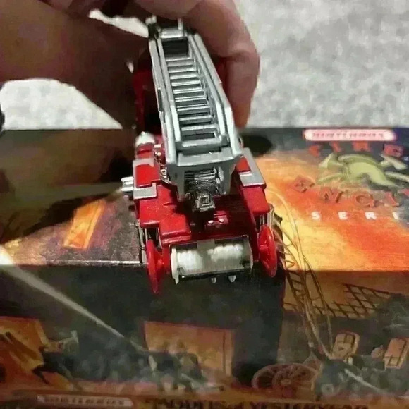 Matchbox Models Of Yesteryear Fire Engine YFE05 1932 Mercedes-Benz Ladder Truck - Picture 9 of 12